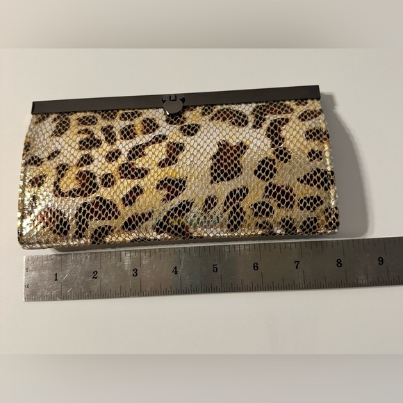 RARE Cach'e Animal Print Faux Leather Snap Lock Clutch Wallet 8x4 CC Holder - Picture 9 of 13